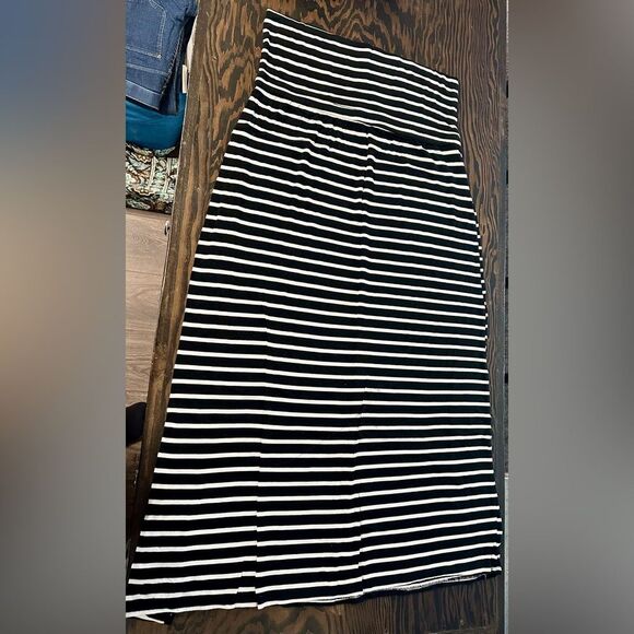 a.n.a. Stripe Maxi Skirt. Woman’s Black White. Size: Large (102) - Picture 1 of 5